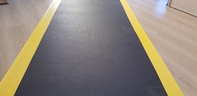 2mm Sİyah Sarı Şeritli İzole Halı Yalitkan Paspas10Kw